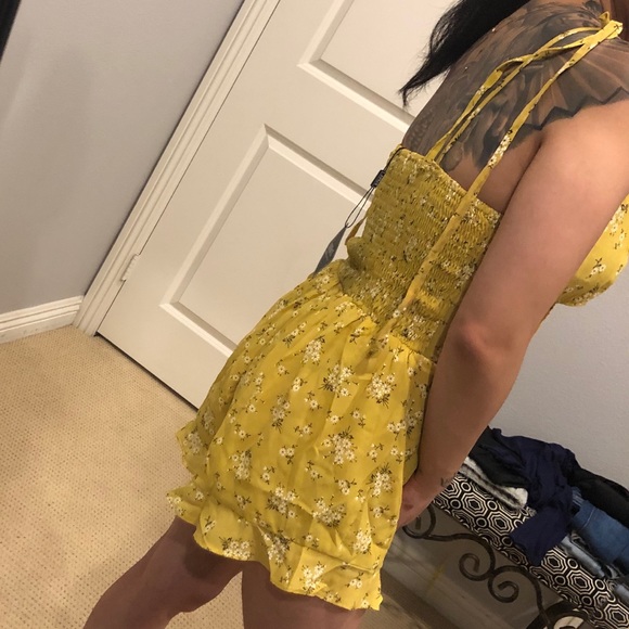 Yellow floral romper - Picture 7 of 8